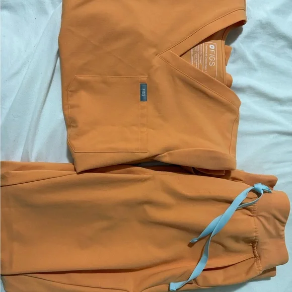 Figs Shaka orange small top, s/t bottom - Picture 2 of 2